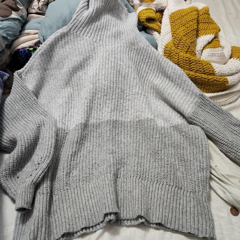 American eagle s/p Grey turtle nek